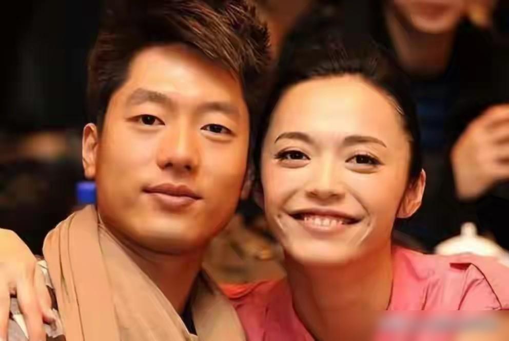 姚晨和曹郁官宣离婚的消息，把当年那桩狗血离婚旧案又推上了风口浪尖。
 
2011