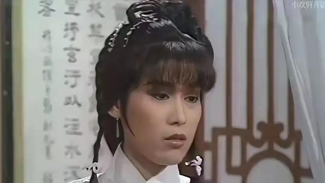 她们不是死于深情，是死于沉默。
你看到的是眼泪，是等待，是无言的凝视。
但行为心