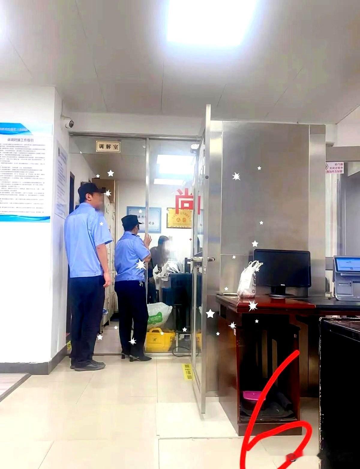 "婚姻存折"翻到最后一页，连买葱的八毛钱都成了压垮骆驼的稻草。超市小票变身离婚证