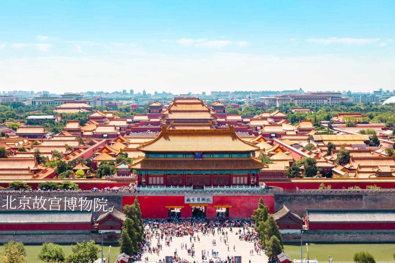 郑丽文为何选择参观故宫
 
郑丽文访陆参观故宫，不只是打卡名胜，更是寻文化根脉、