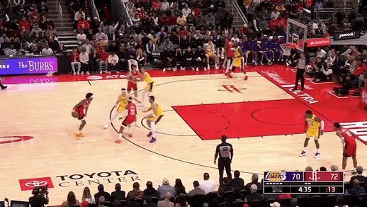 077说“077防守锁死对手”虽然是个玩笑，但也不完全是个玩笑。这个赛季他在防守