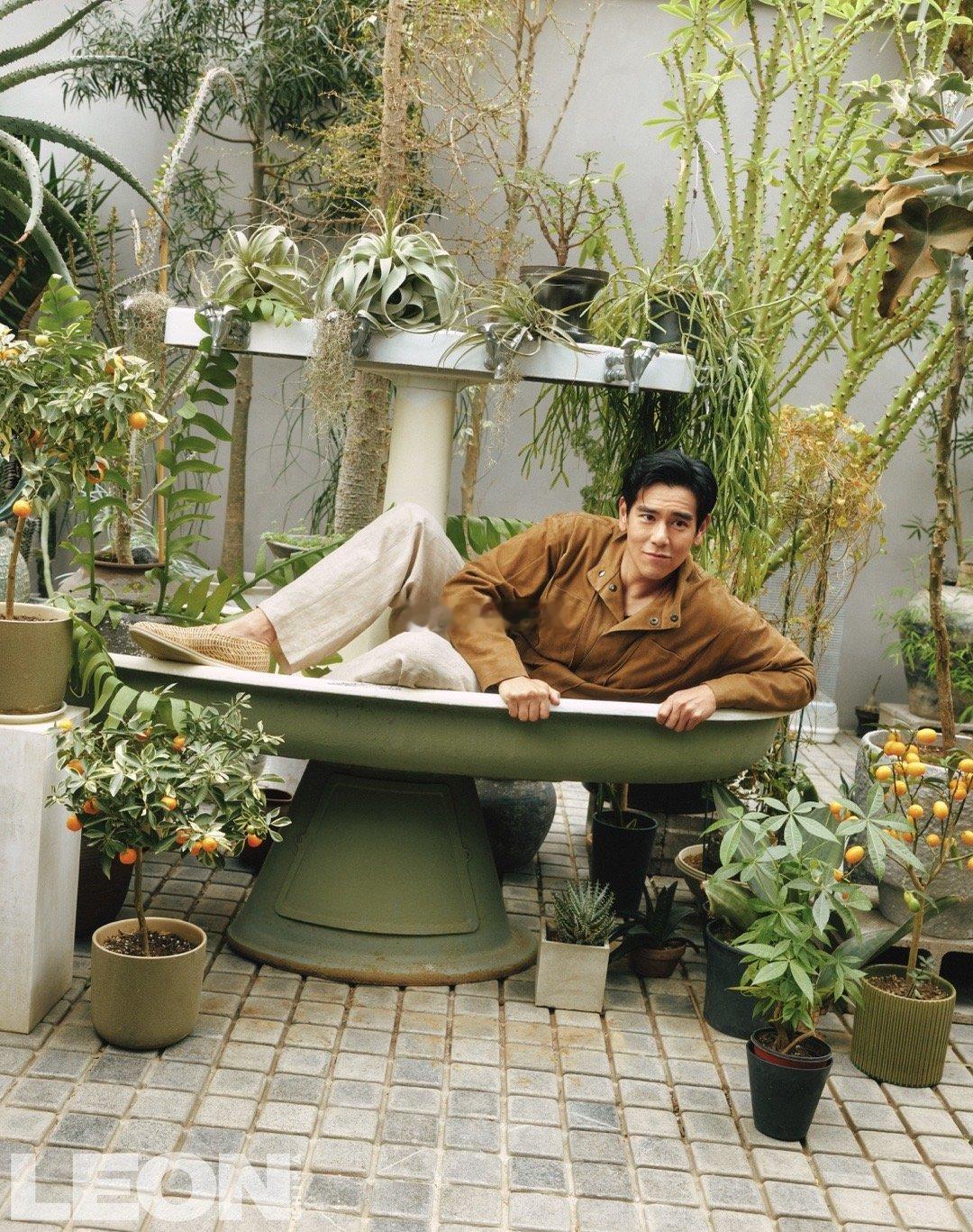 彭于晏LEON中文版二月刊封面🦋春日静默，野蛮生长，彭于晏登上LEON中文版二