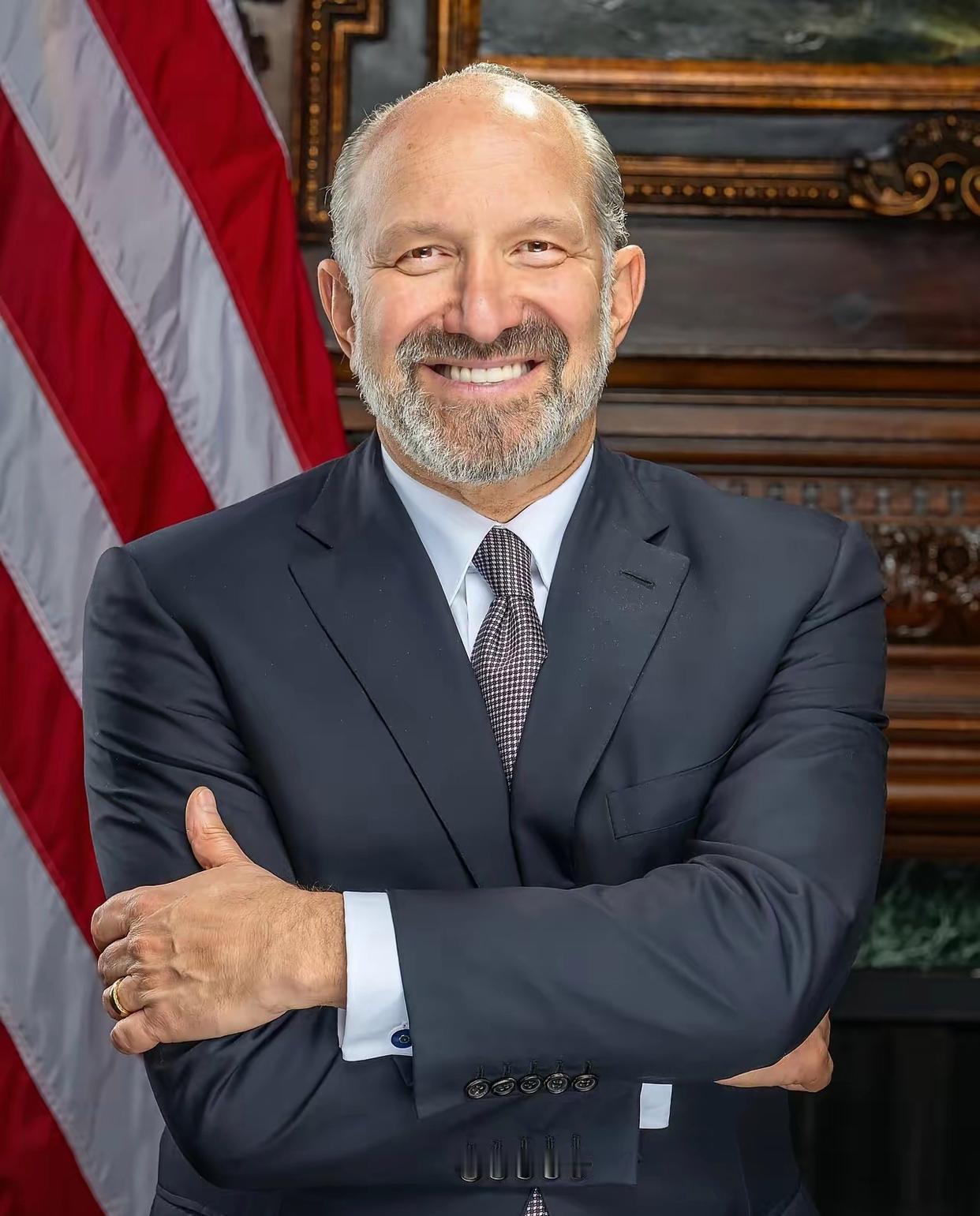 美国传来新消息！
4月24日，美国商务部长卢特尼克在国会听证会上亲口承认，特朗普