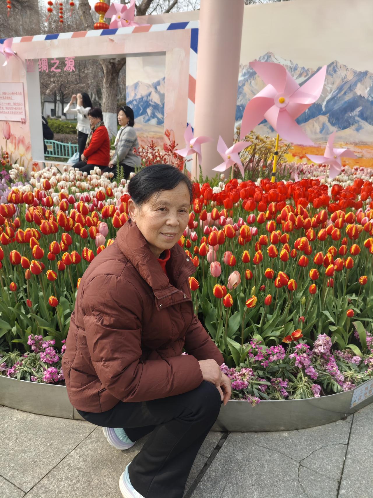 隔着屏幕，我依然想把最炽热的爱送到你身边。
看不见你的模样，却时刻牵挂你的冷暖；