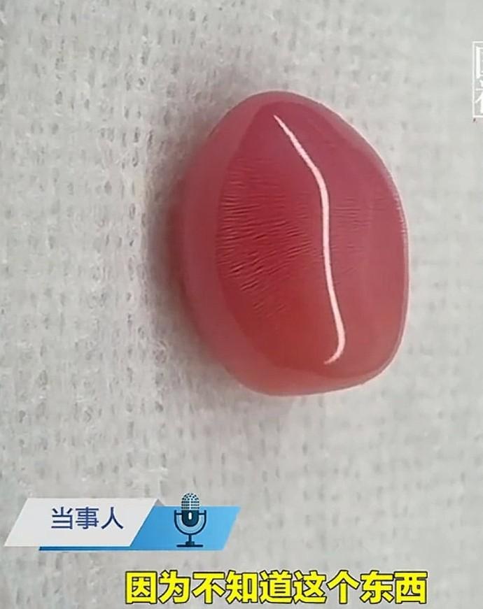 一女子发视频称，自己在加勒比沿岸跟当地人买海螺回来炖汤，结果意外从一只海螺里开出