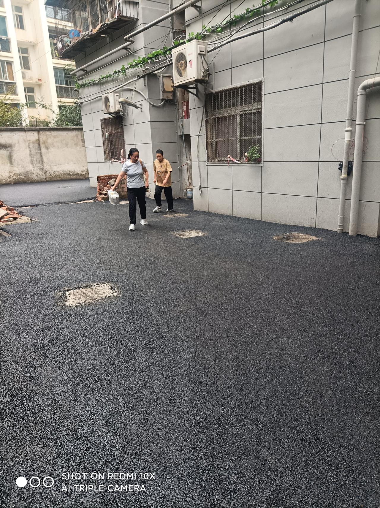 老旧房国家投入改造 居民享受暗补福利一一
我所居住的武汉市硚口区公安社区小区全面
