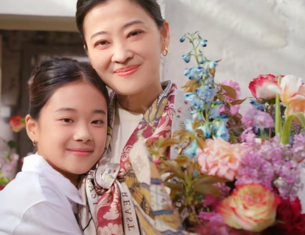 8月9号，知名演员梅婷，冲上热搜。这回不是因为她在剧中的演技，而是因为她12岁的