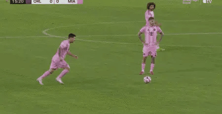 梅西这过完年上班也不行啊！这状态还没有昨天咱超级杯的球员状态好！这任意球直接飞看