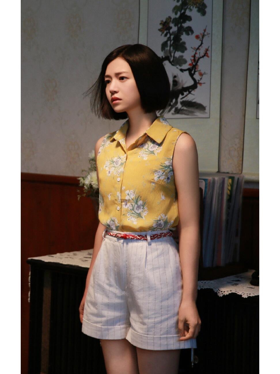 盘点陈妍希最近几次的活动造型，真的能看出她在刻意求变。从之前的知性优雅风到京东超