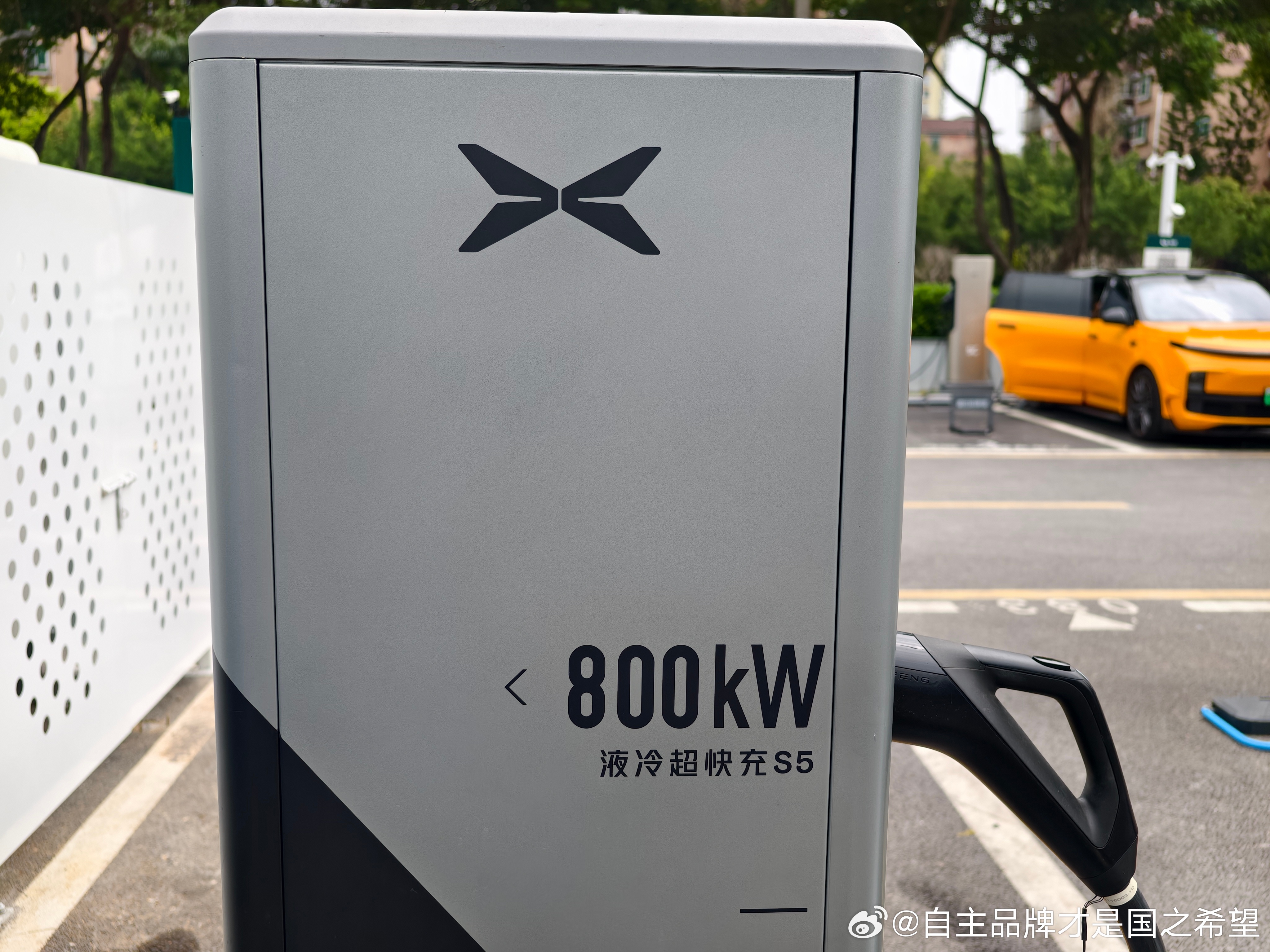 节目预告：昨天直播冲上b站直播第一今儿继续直播体验深圳兆瓦闪充。比亚迪的兆瓦没了