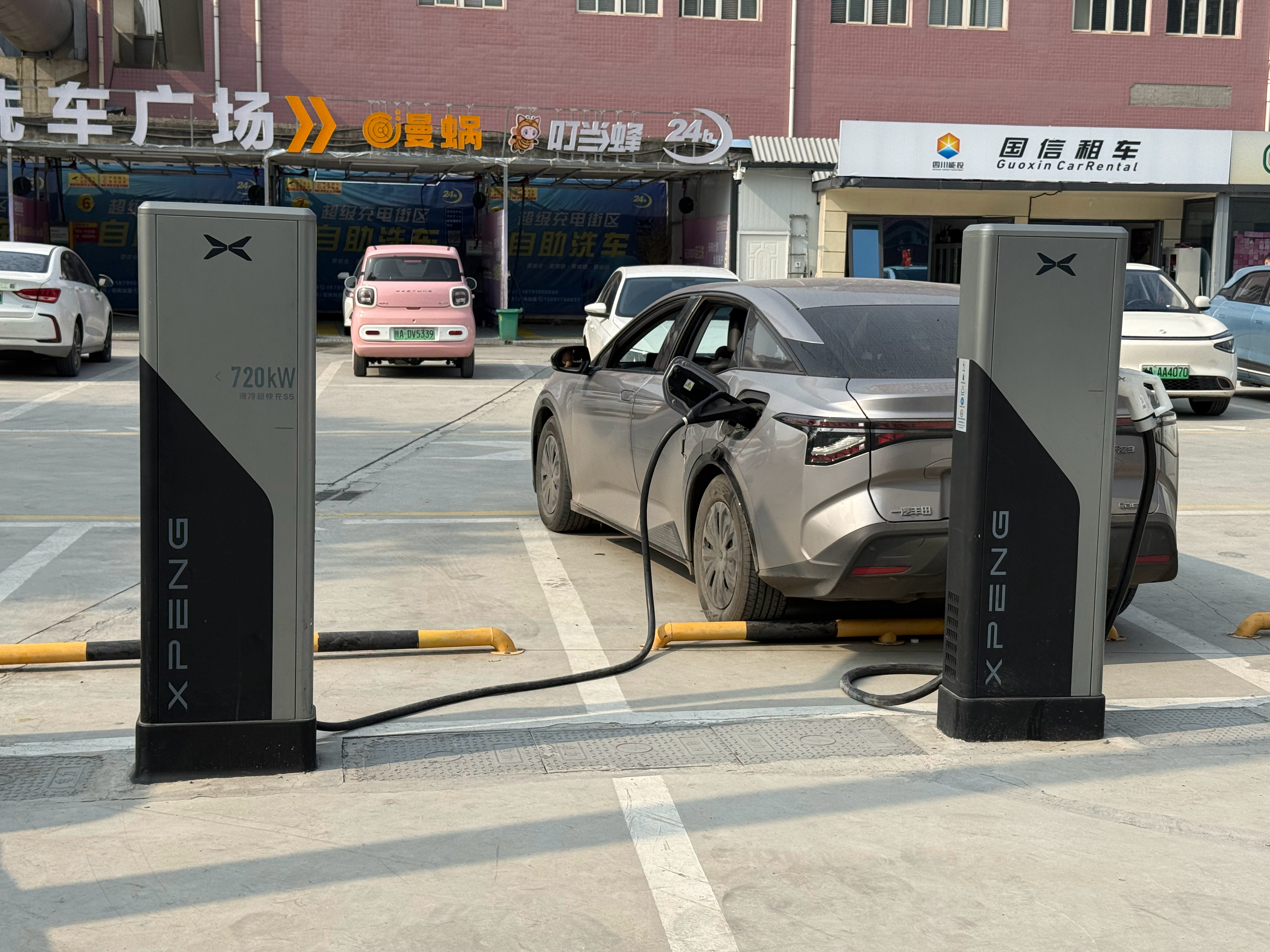 突然能理解理想锁一个5C桩了因为太难管理了😮‍💨咱就是说这个bz3和AION