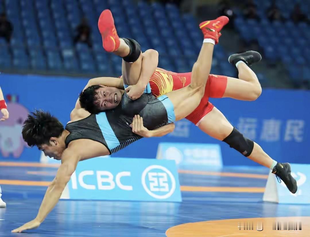 第十五届全运会摔跤比赛在广东清远全部结束，男女古典式和自由式摔跤共18枚金牌各有