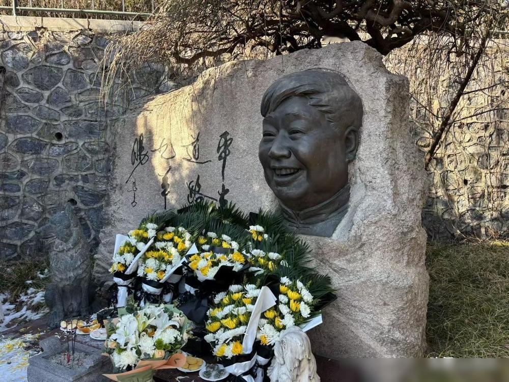 今天是马季的忌日。马季于2006年12月20日因突发心脏病在北京家中去世。

转