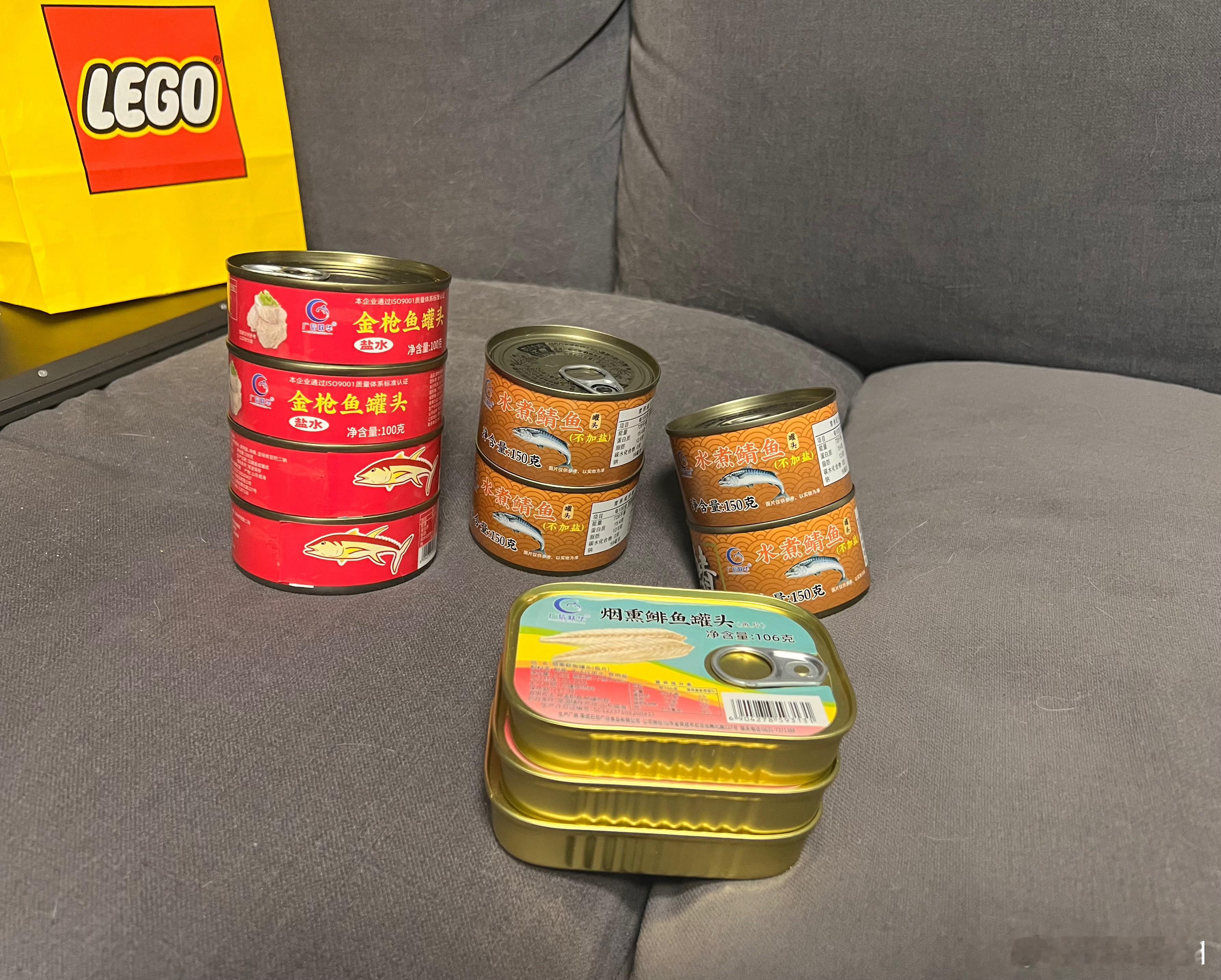 之前看猪头美食推荐买的广信联华的鱼罐头到了！小时候明明很讨厌鱼罐头，但现在莫名很