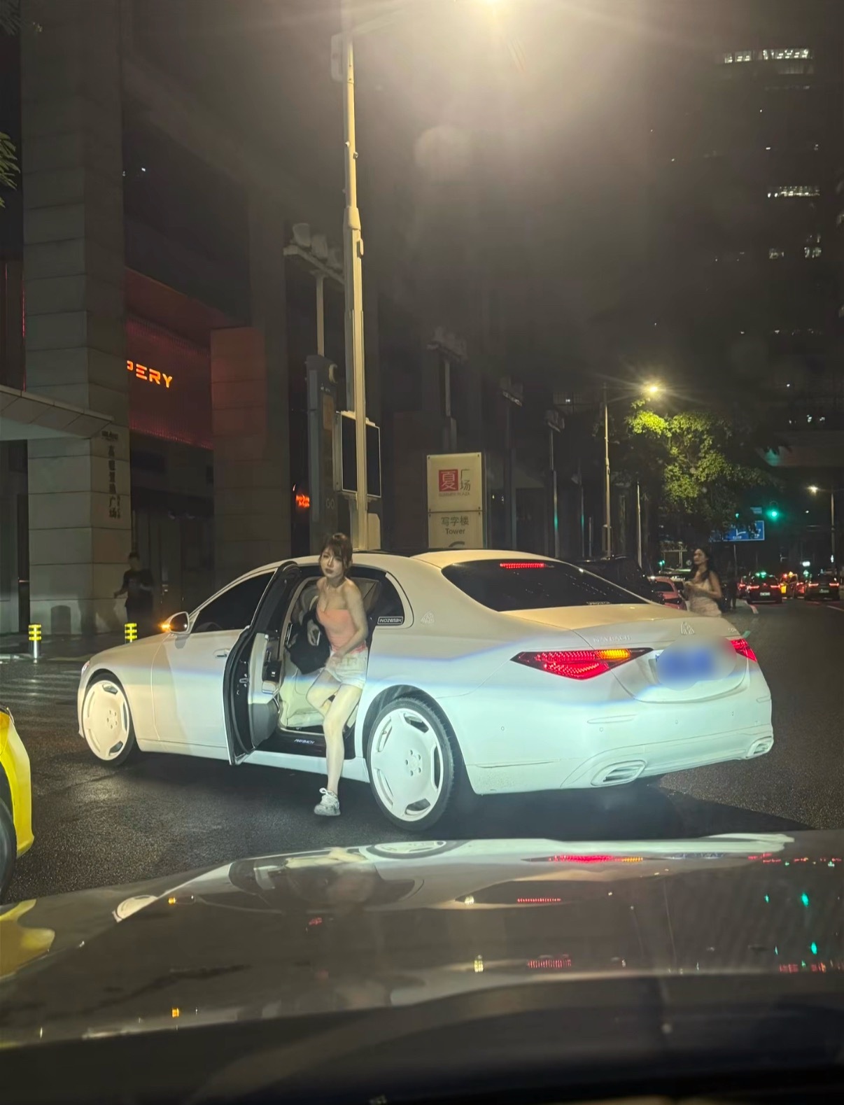 迈巴赫选白色的不多… ​​​