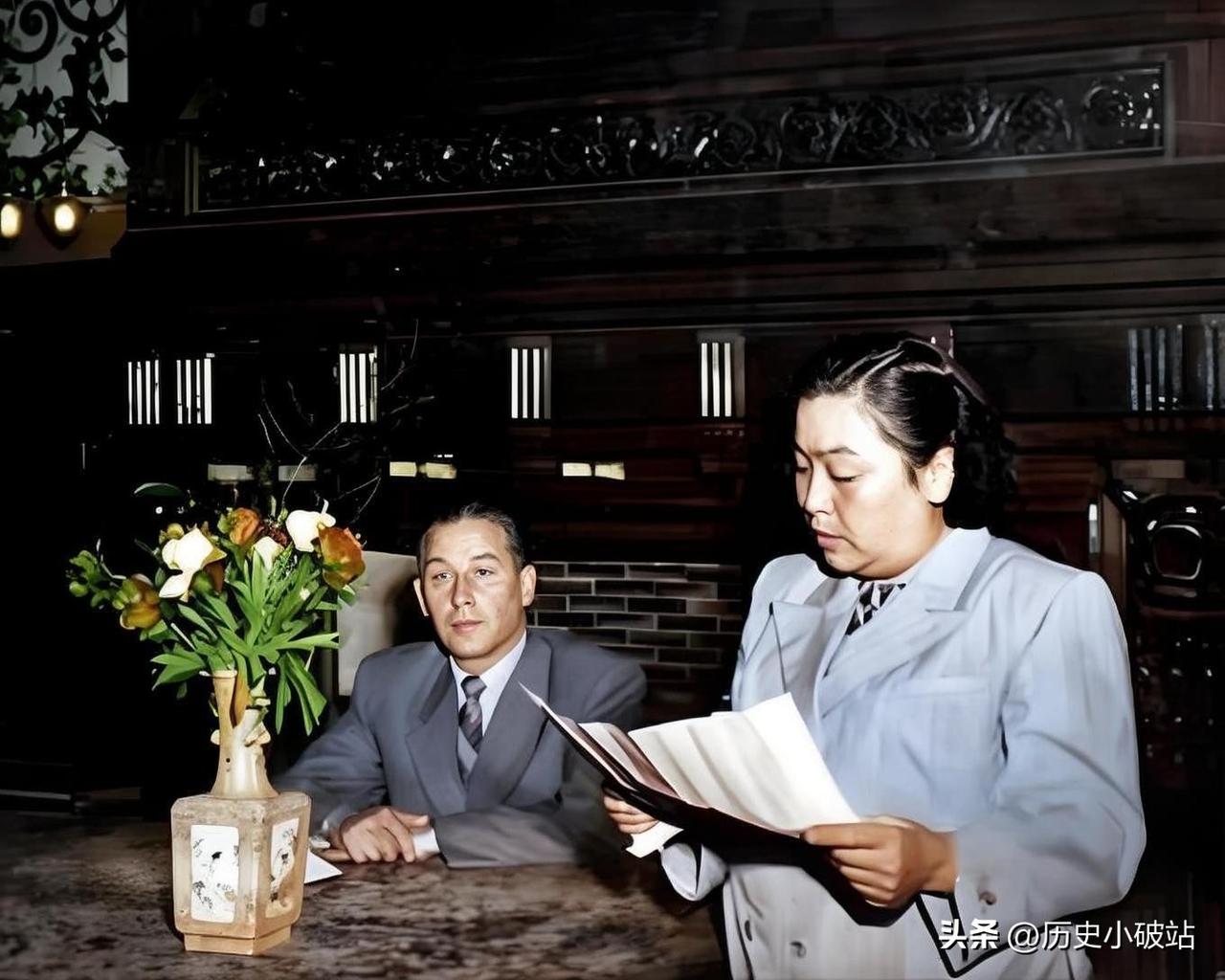 1952年6月7日，苏联驻华大使馆举行隆重仪式，授予丁玲（《太阳照在桑乾河上》二