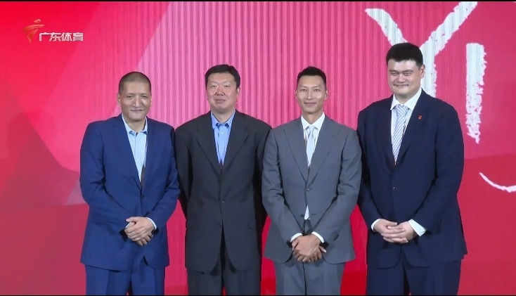 #易建联说一辈子不会离开体育#阿联以他21年的努力比肩三大传奇，中国男篮的下一位