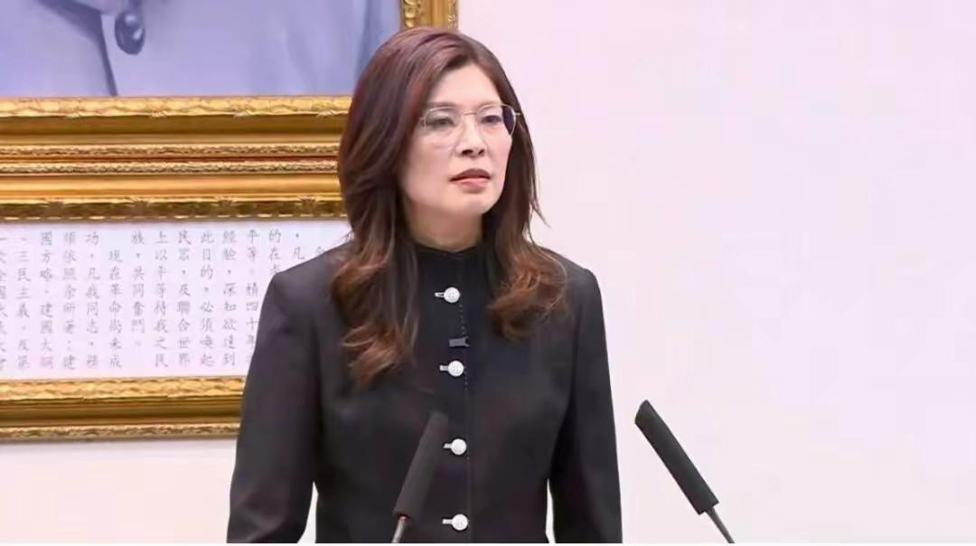 中美北京峰会刚落幕，郑丽文就打出了一记漂亮的 "直球"

5 月 15 日，她亲