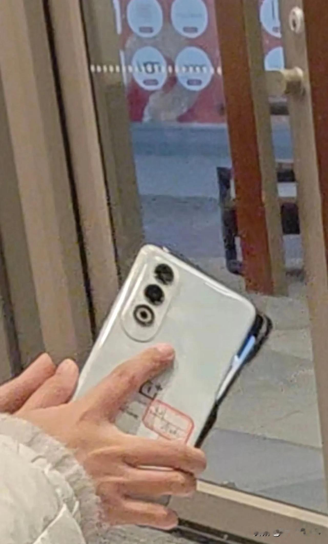 一加 Ace 3V？骁龙 7+ Gen 3，大概率月底发布，这个外观有点像魅族 