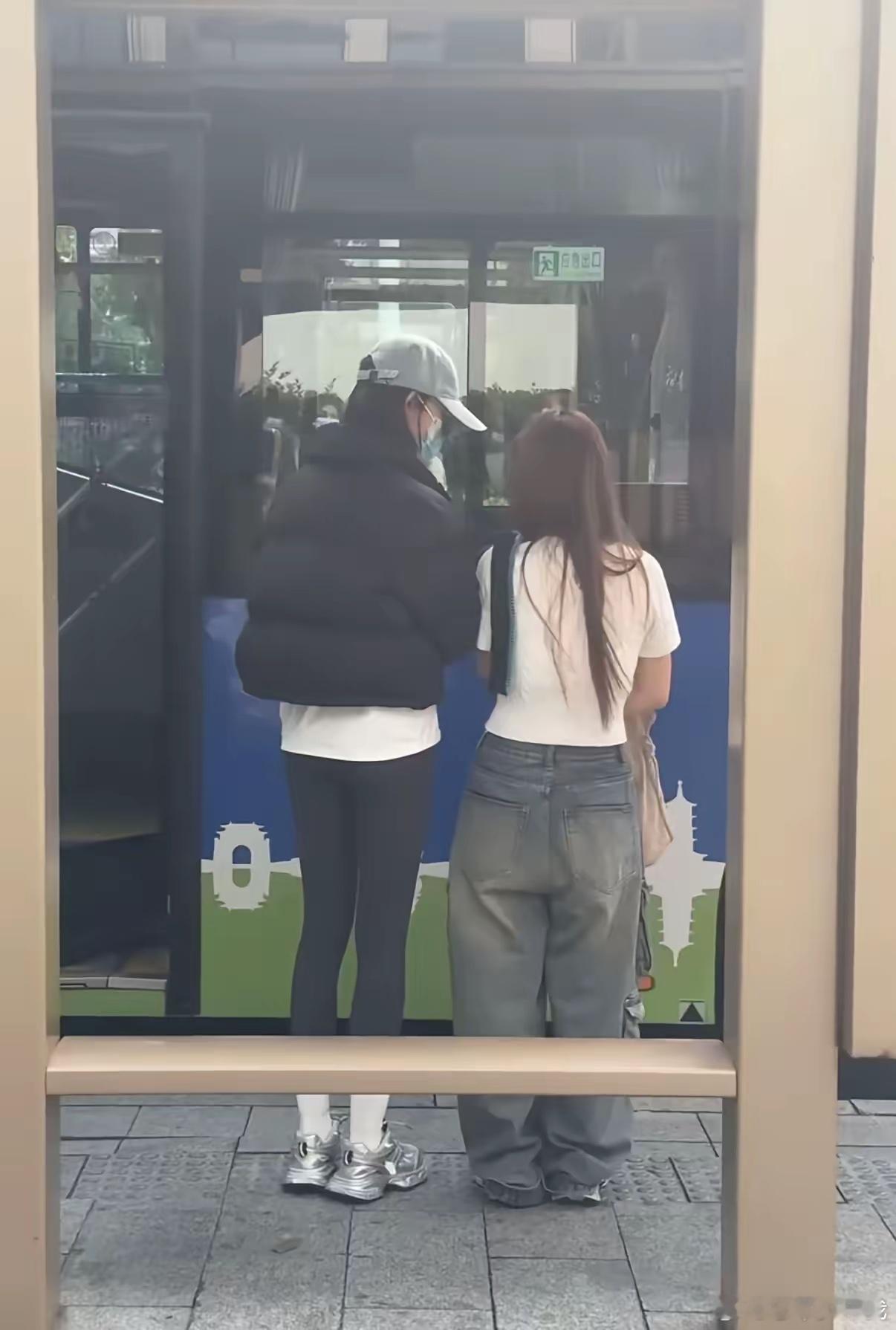到底是紧身裤好看，还是阔腿裤好看？ 