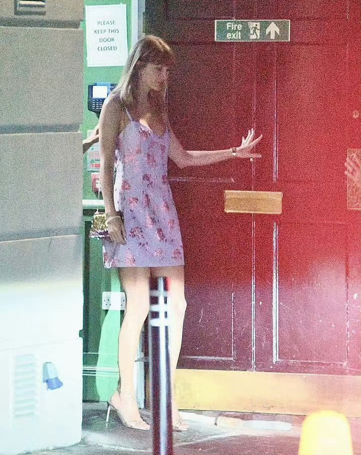 TaylorSwift头发短了也瘦了霉霉最新路透状态好惊艳，短发造型清爽灵动，整