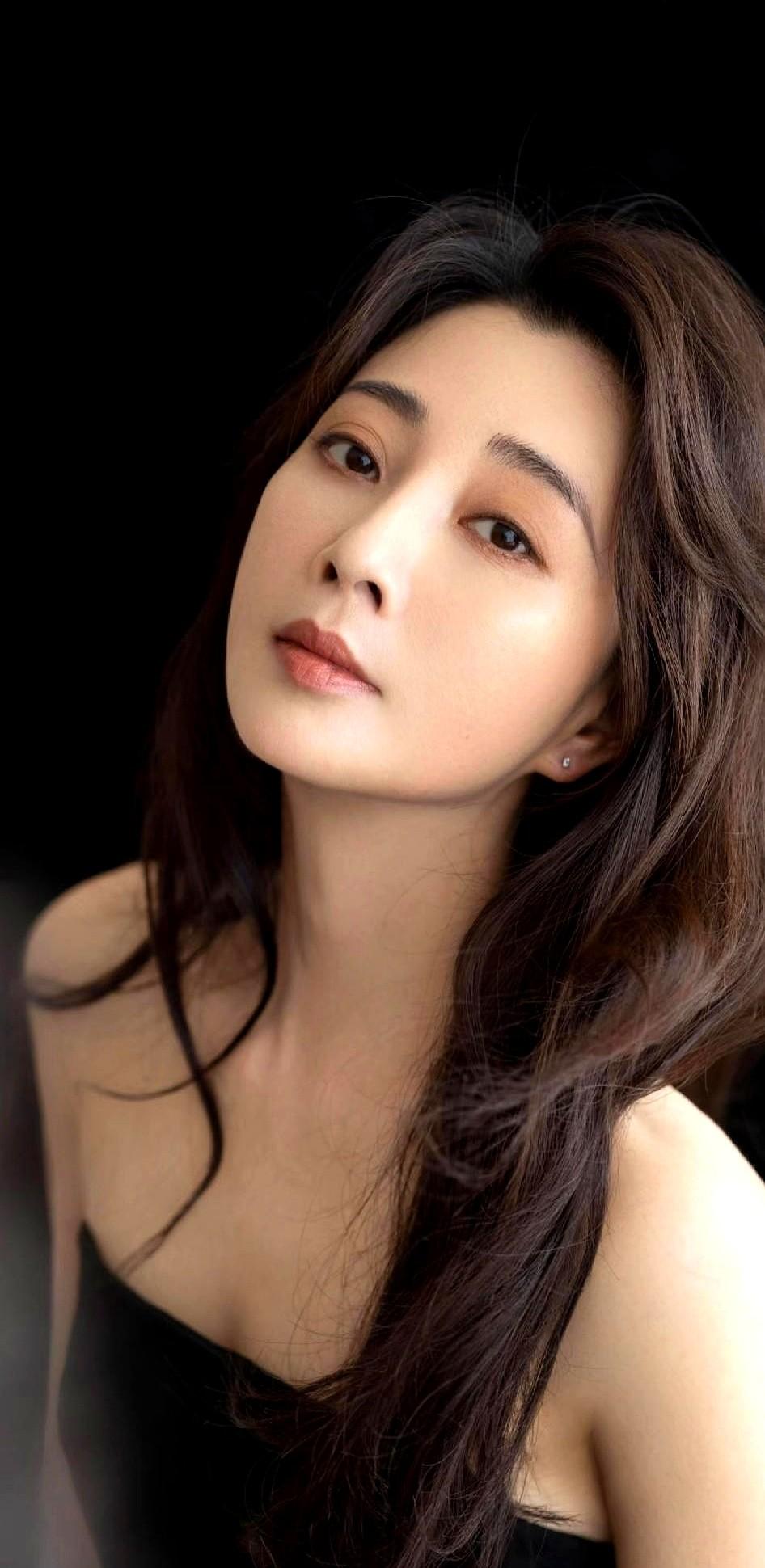 当年，孙东海可能没料到，他随口贬低的“戏子”，日后会成为娱乐圈的奖项收割机。
