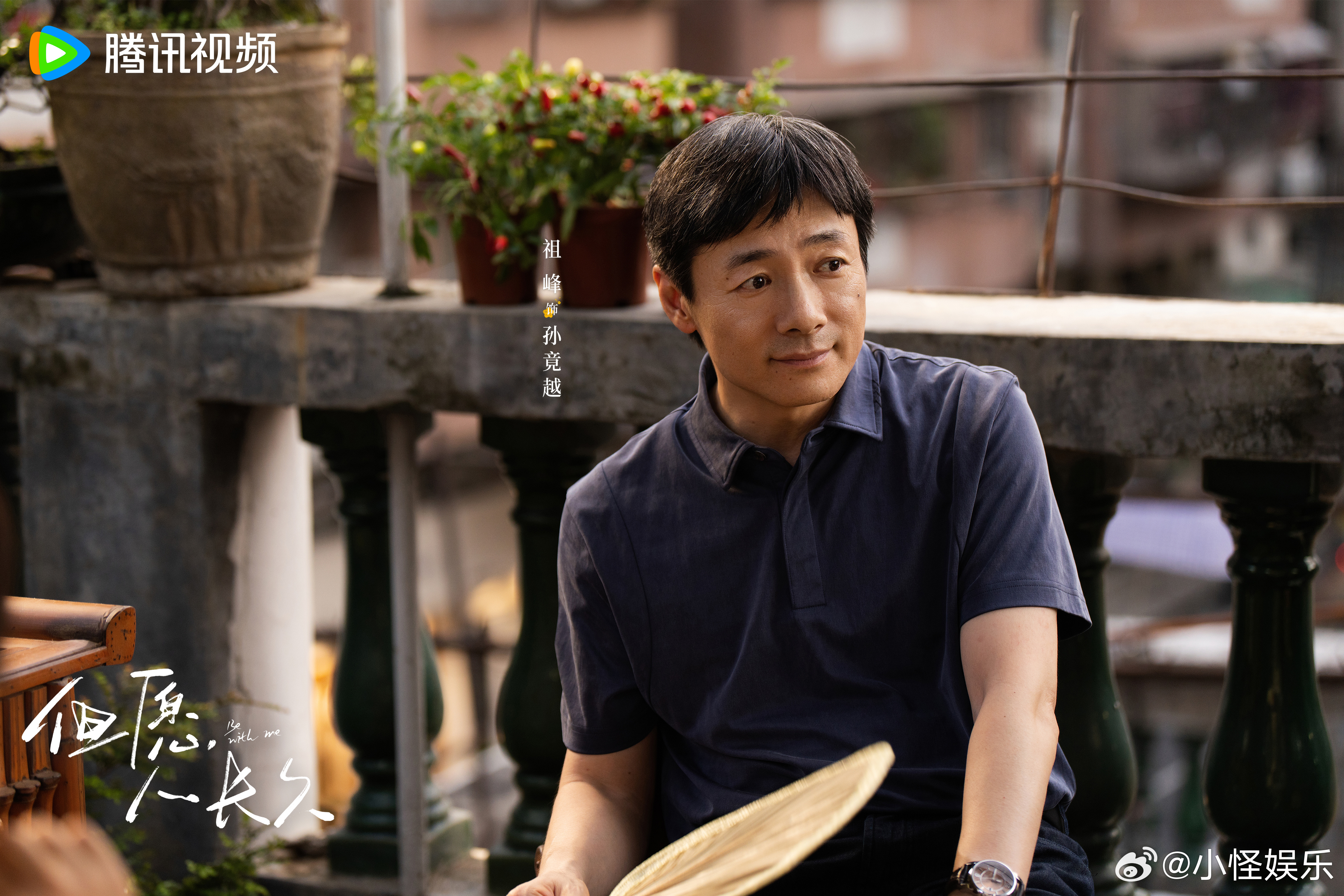 张晚意沈月新剧在演我在家日常看剧像照镜子，情侣相处的酸甜、一大家子的琐碎矛盾全都