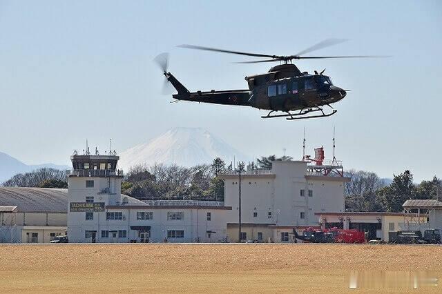 【日本陆上自卫队直升机连续两天遭遇激光照射】海外新鲜事日本 日本陆上自卫队立川驻