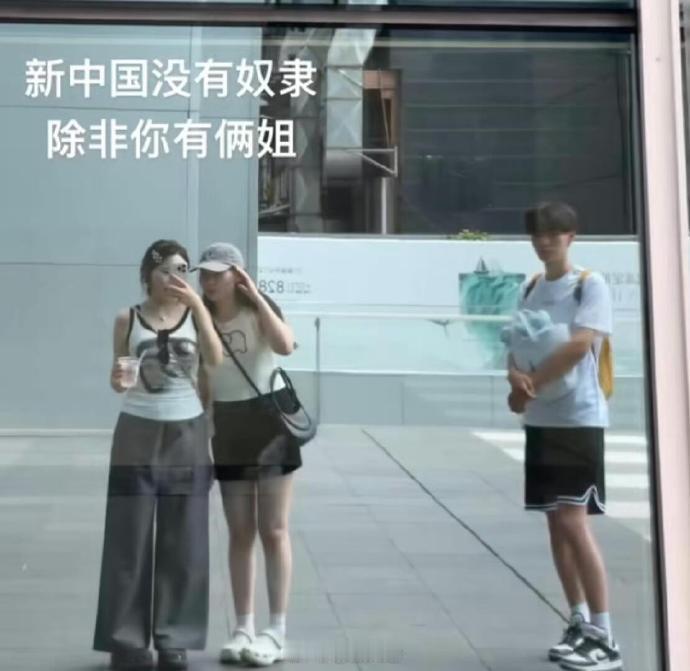 弟弟长大后发现每一任女朋友都善解人意的 ​​​