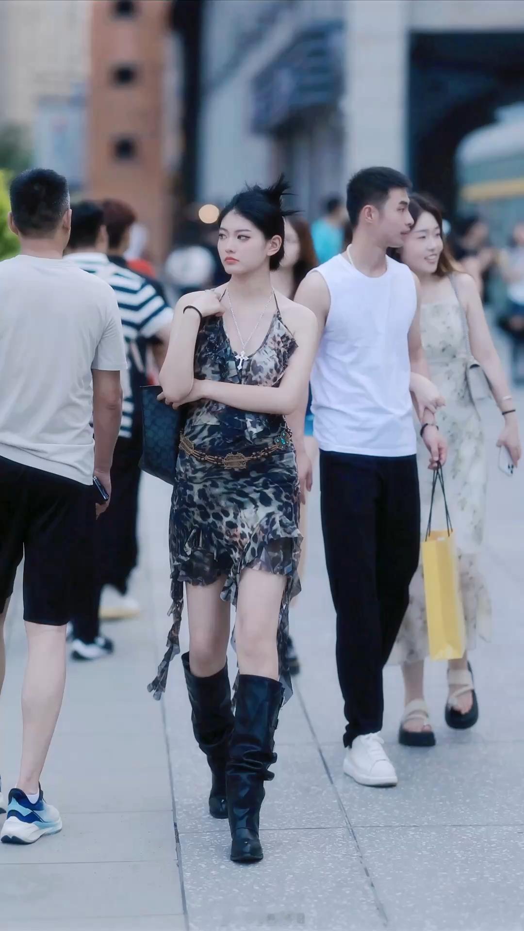 【成都街拍】周四，早上好！丨摄影拍照每日穿搭 ​​​