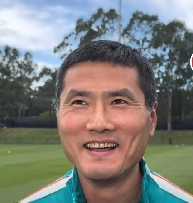 清醒冷静！刚刚看了一段国足主帅邵佳一的采访，对于明天对阵库拉索谈了一些看法：
