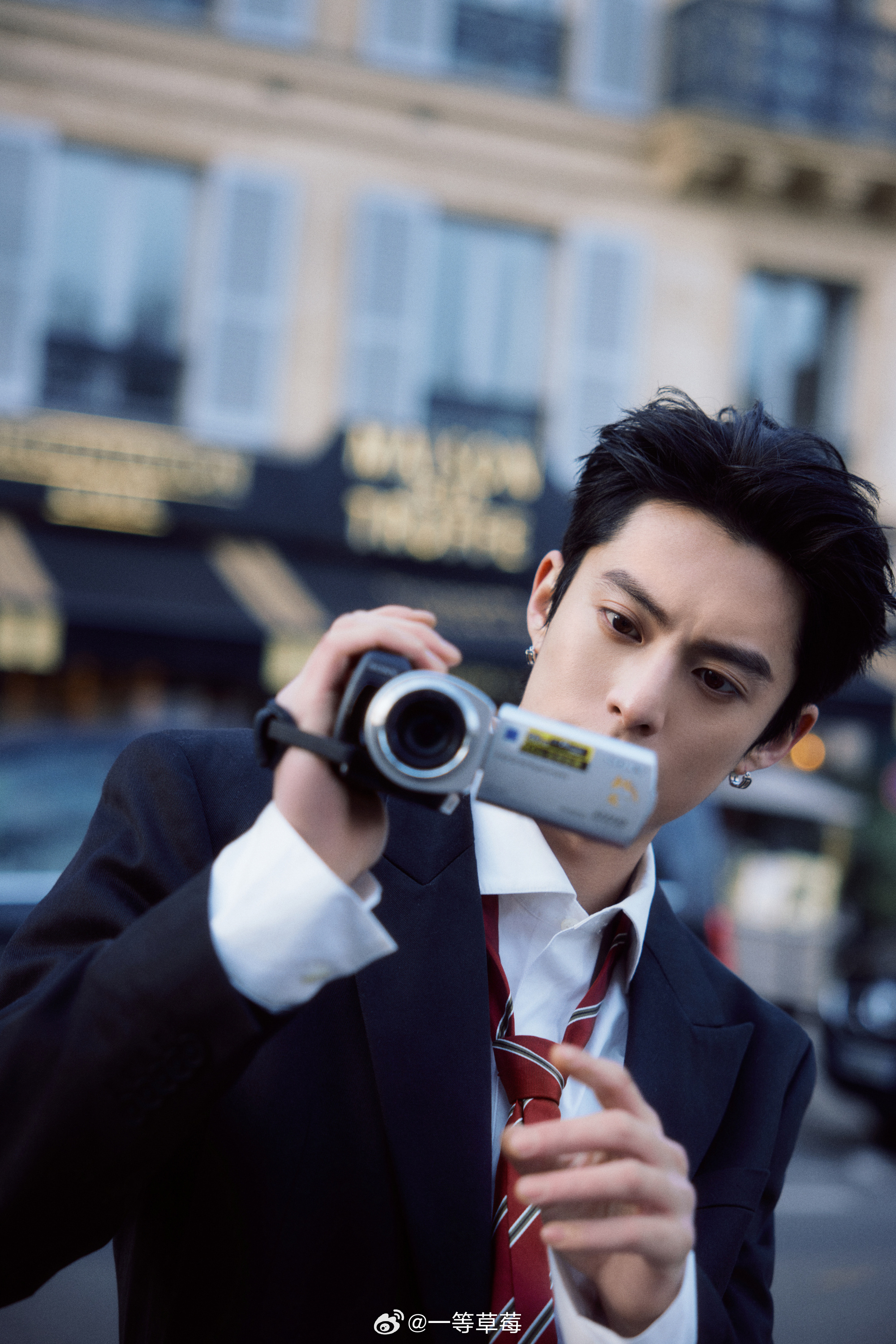 王鹤棣出道八周年写真，很帅 ​​​