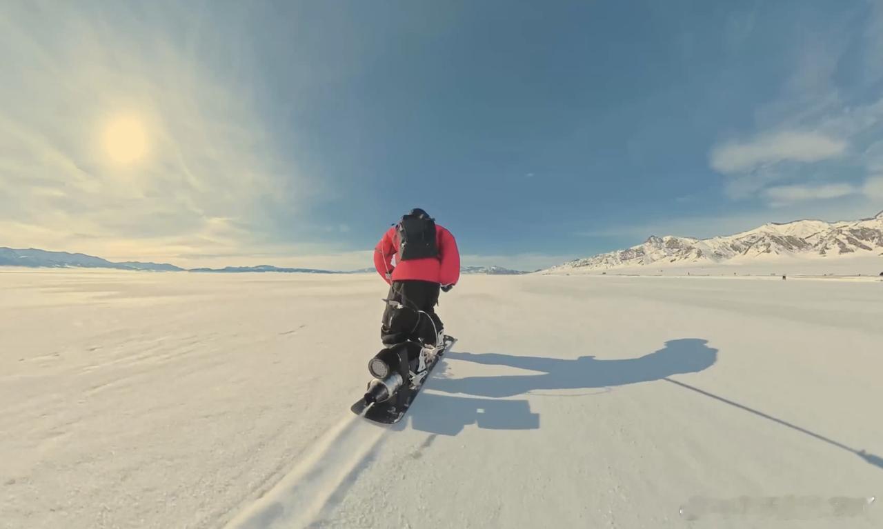 有梦就去实现的感觉真好00后男生自制电动滑翔翼飞上高空 神奇阿宇的每一次飞行，都