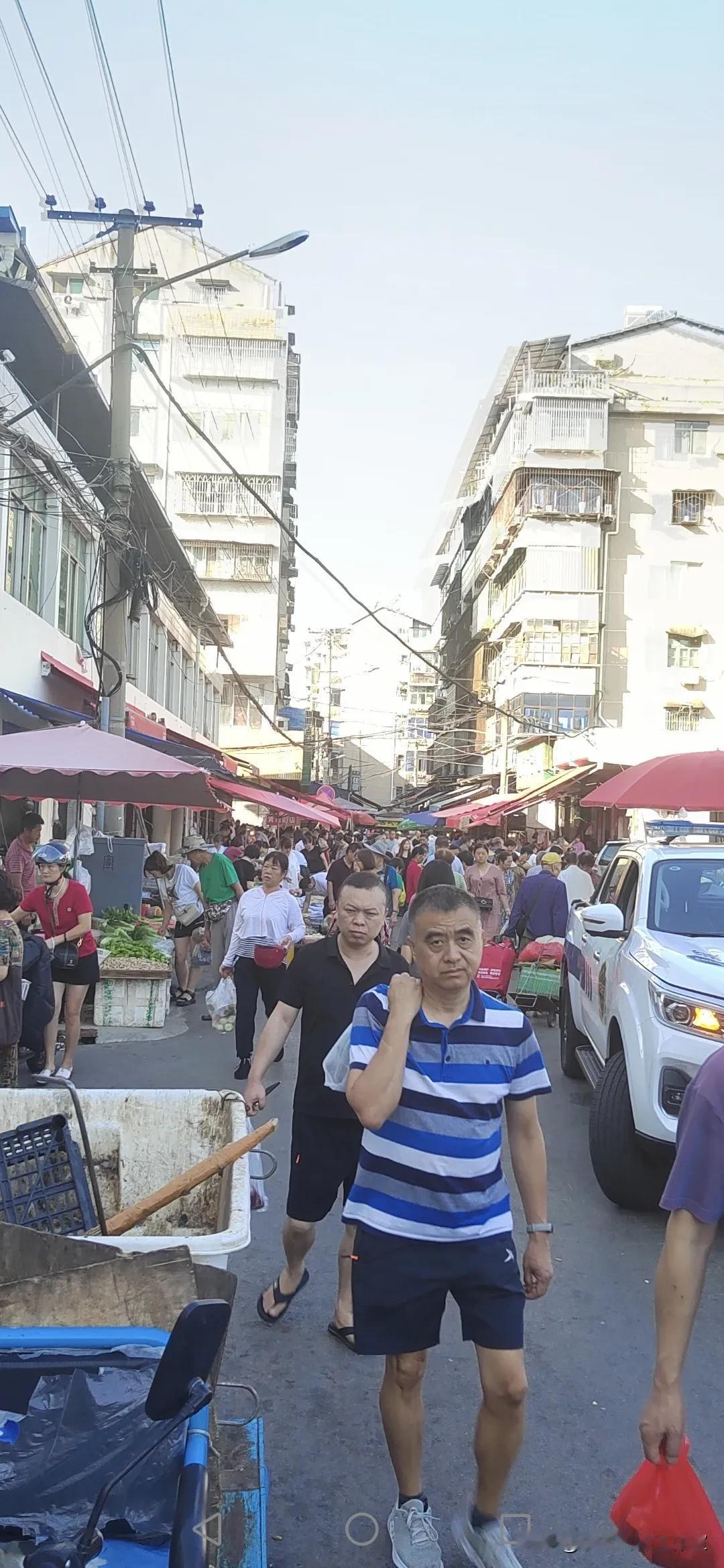  宜昌市夷陵区的小溪塔老街夷陵三巷集贸市场，一直以来都是宜昌市夷陵区乃至宜昌城区