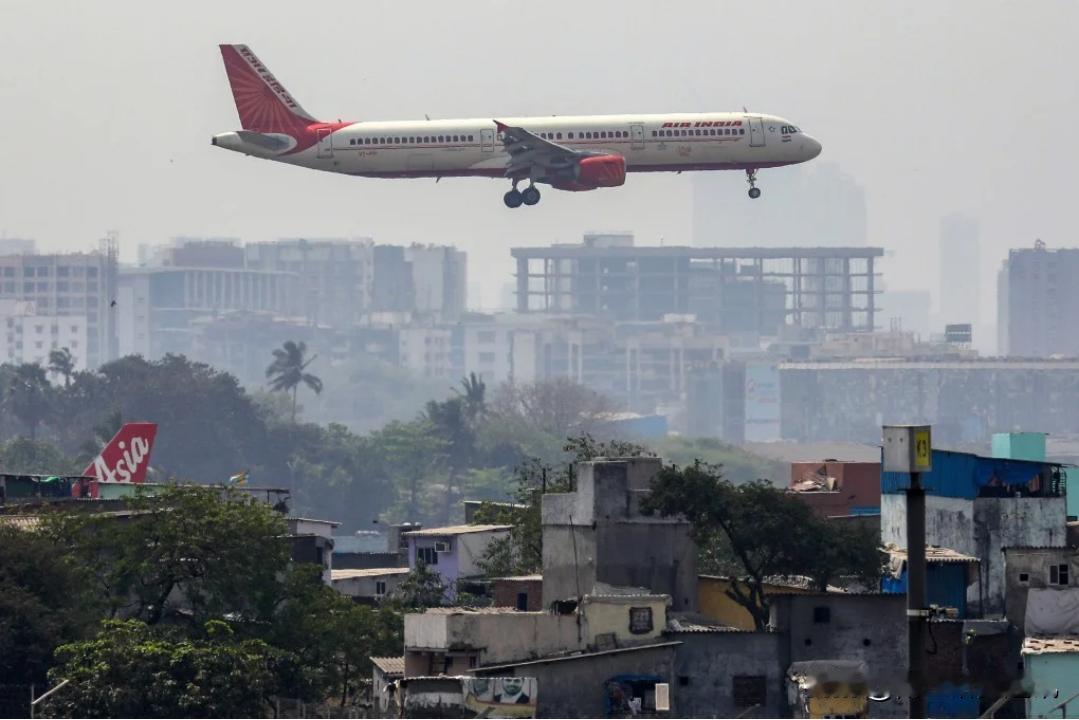《南华早报》12月21日报道，中国对印开放在线签证申请，有望吸引印游客、便利双方
