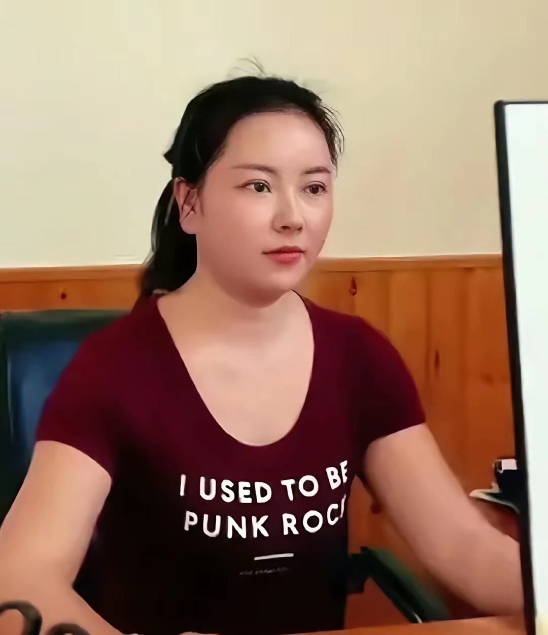 七七最像的还是自己的妈妈！外界总爱用“小张柏芝”“中国小水”来形容她，甚至将她与