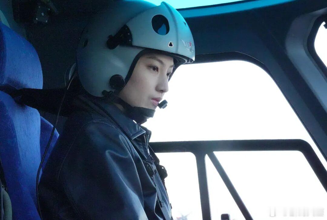 铸剑中原早安军营原原说早晚安 雏鹰振翅掠长空铁翼横空舞苍穹未来将不断加钢淬火完成