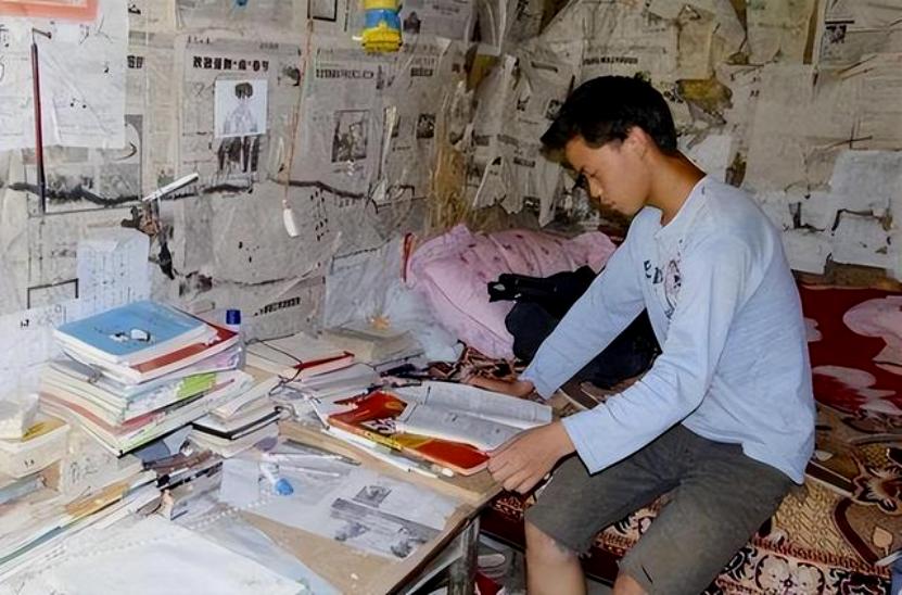 2015年，江苏扬州的吕天梅，，手机忽然收到一条银行转账的通知。
 
有一笔15