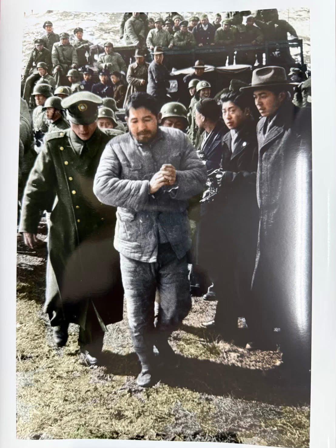 1937年那会儿，日本有俩少尉，向井敏明和野田毅，简直不是人，拿着武士刀搞起了杀