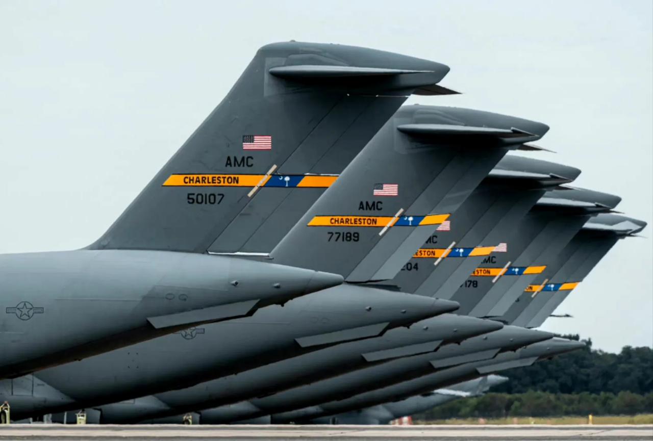 中美大飞机对比，运20虽然从数据上来看比C17略弱，但是从实际使用角度来看却没有