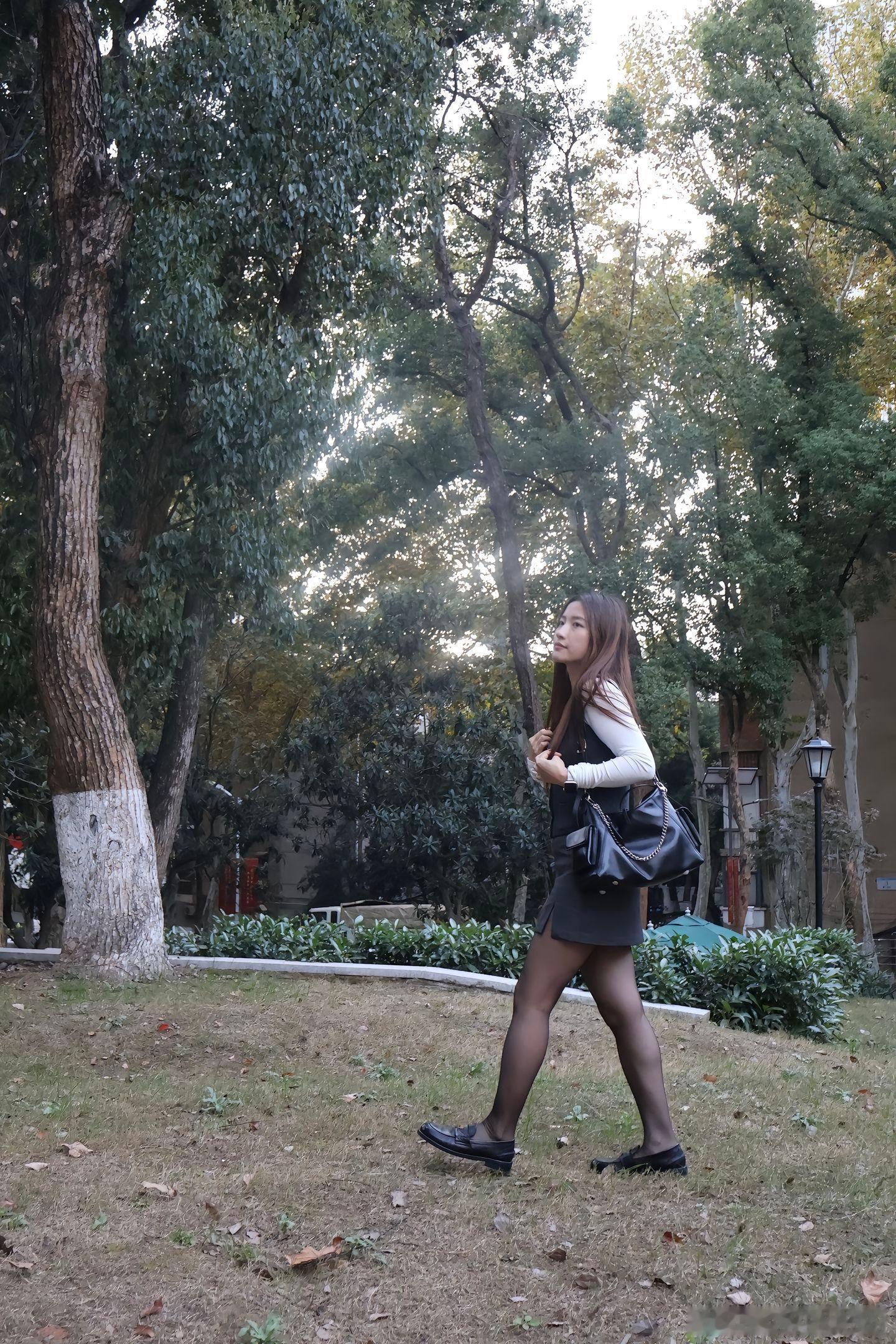 约拍 户外职业装女孩美女绘梦长廊