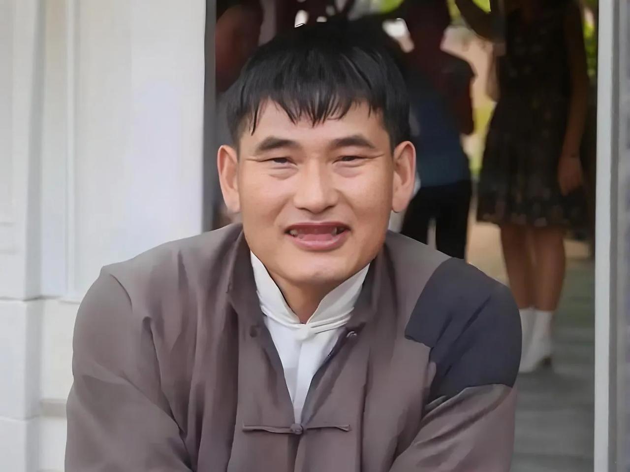 为什么大衣哥能从草根逆袭成大腕?大衣哥能够从草根逆袭成大腕，离不开他的天赋异禀、