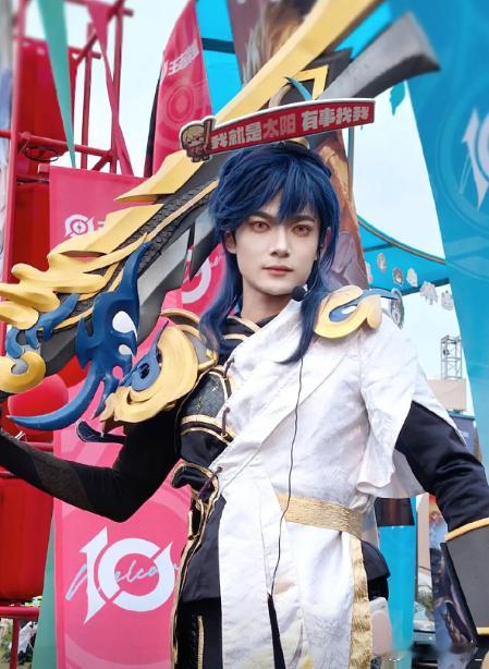 王者荣耀嫦娥coser致歉 哈哈哈哈哈谁有李信倒霉官C李信在站点认真营业，来了个