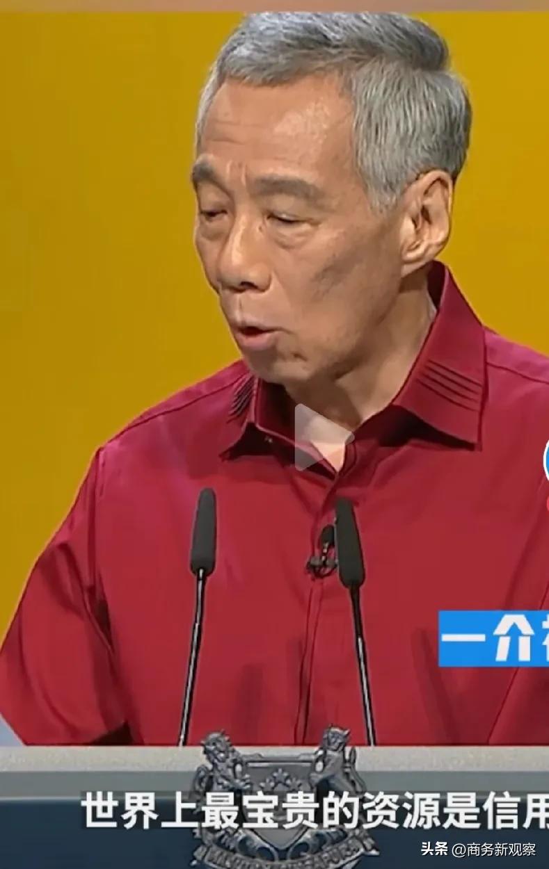 世界上最宝贵的资源是什么？看一看李显龙的回答，再看看国内的“鸭脖门”，真是没有对
