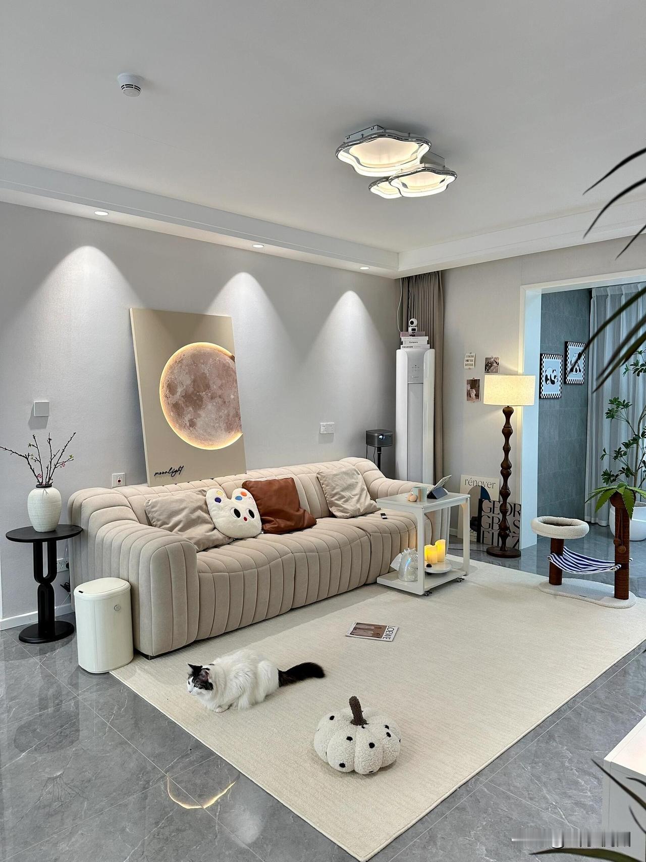 欢迎来到我们两个人的小家，建筑面120平，套内96平，从校服到婚纱，经历了11年