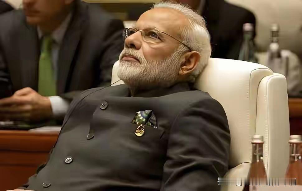 印度油轮缘何遭袭？

就在昨日，印度🇮🇳的油轮途经霍尔木兹海峡时，遭到伊朗兄