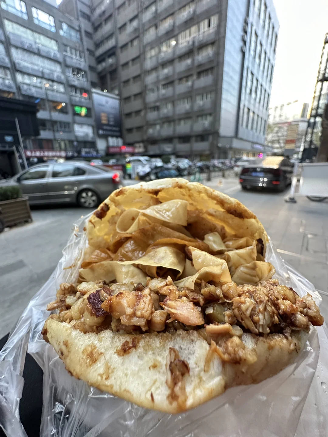 石家庄勒泰附近….藏在胡同的肉夹馍