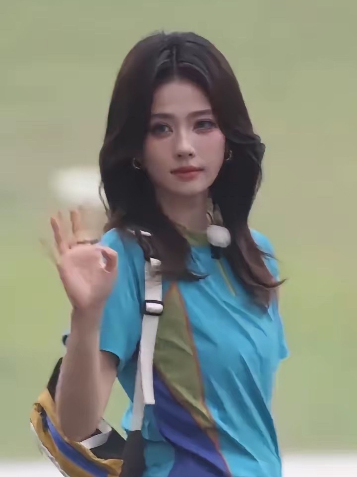 突然发现白鹿的化妆规律了笑死，突然发现好像找到白鹿的化妆规律了。只要录制跑男的女