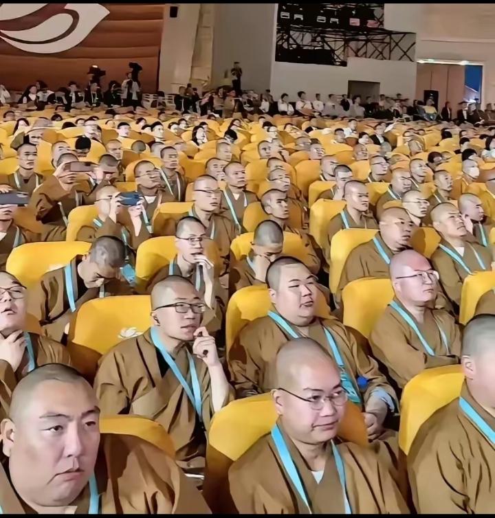 信不信，吃素也会长胖！你若不信，就看看当今的僧侣们吧！