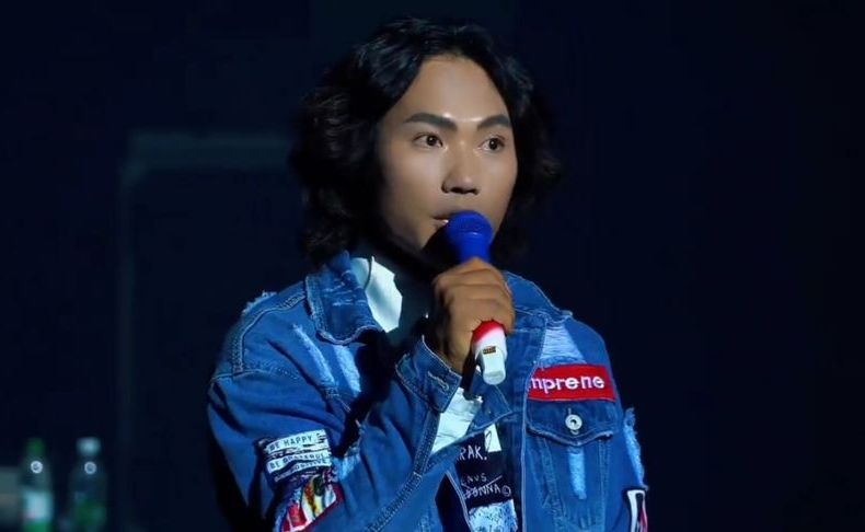 真唱，没有耳返，没有提词器，这很牛了。#侯浪